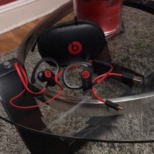 Like new wireless power beats
